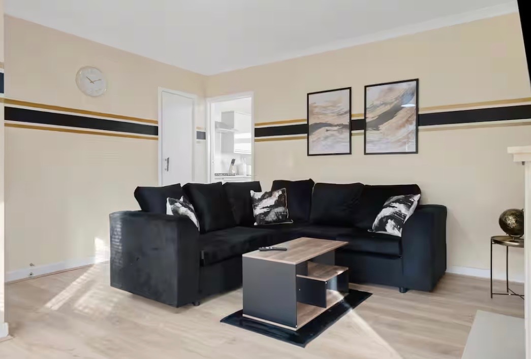 5 Bed Semi-Detached House, Newstead Avenue, LE3, N1 7GU