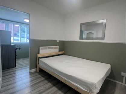Studio Flat, Hendren Close, UB6