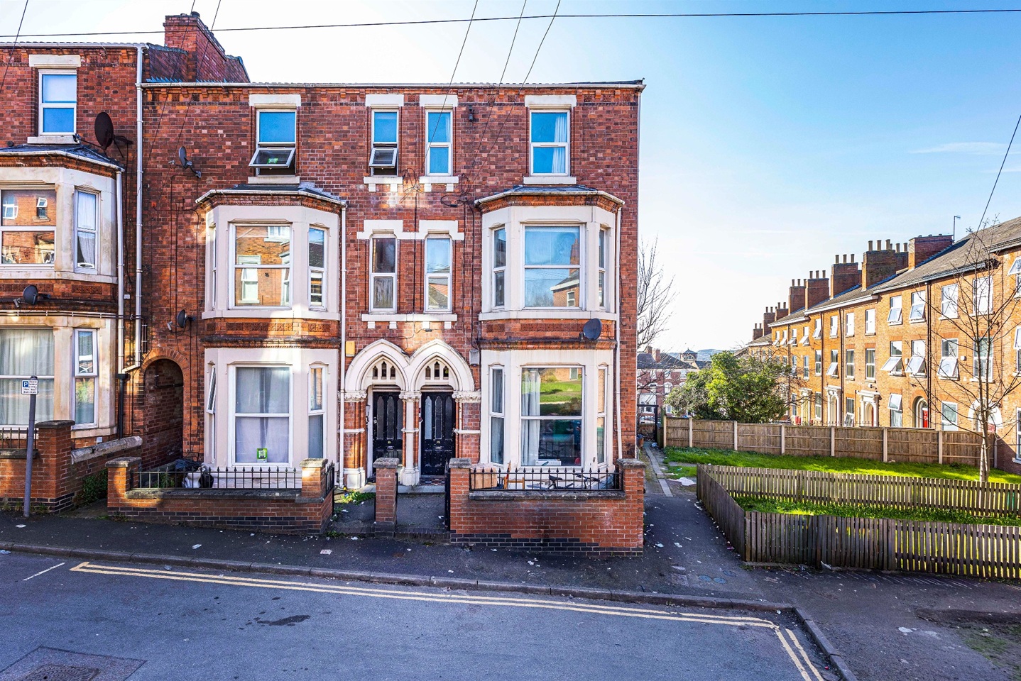 1 Bed Flat, Wellington Square, NG7, N1 7GU