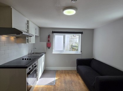 2 Bed Flat, Pen-Y-Lan Road, CF24
