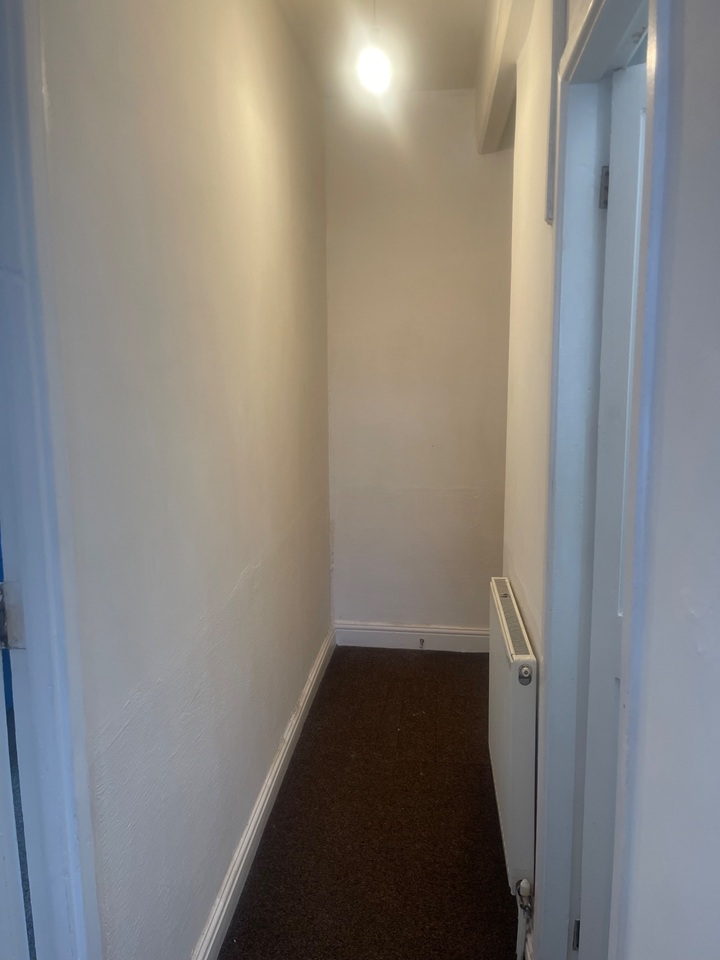 Studio Flat, Cleveland Road, M8 photo 5