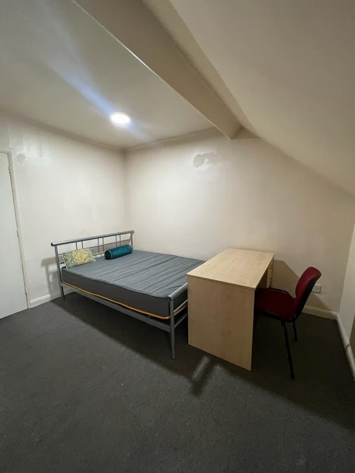 Studio Flat, Glenfield Road, LE3, N1 7GU