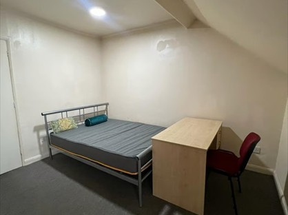 Studio Flat, Glenfield Road, LE3