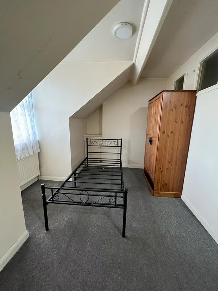 Additional image 2 of Studio Flat, Glenfield Road, LE3, N1 7GU