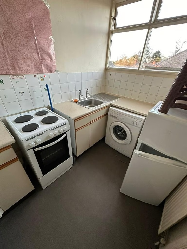 Additional image 5 of Studio Flat, Glenfield Road, LE3, N1 7GU