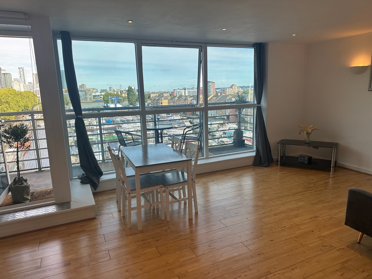 2 Bed Flat, Baltic Quay, SE16 photo 4