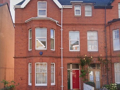 2 Bed Flat, Hawarden Road, LL29