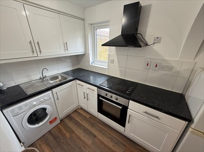 Studio Flat, Holly Garden, UB7