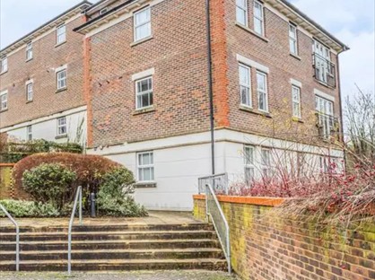 2 Bed Flat, Brooklands, RH16