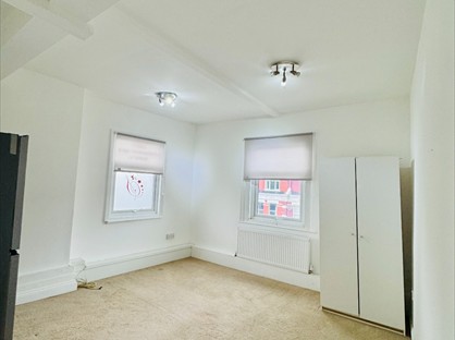 2 Bed Flat, Upper Tooting Road, SW17