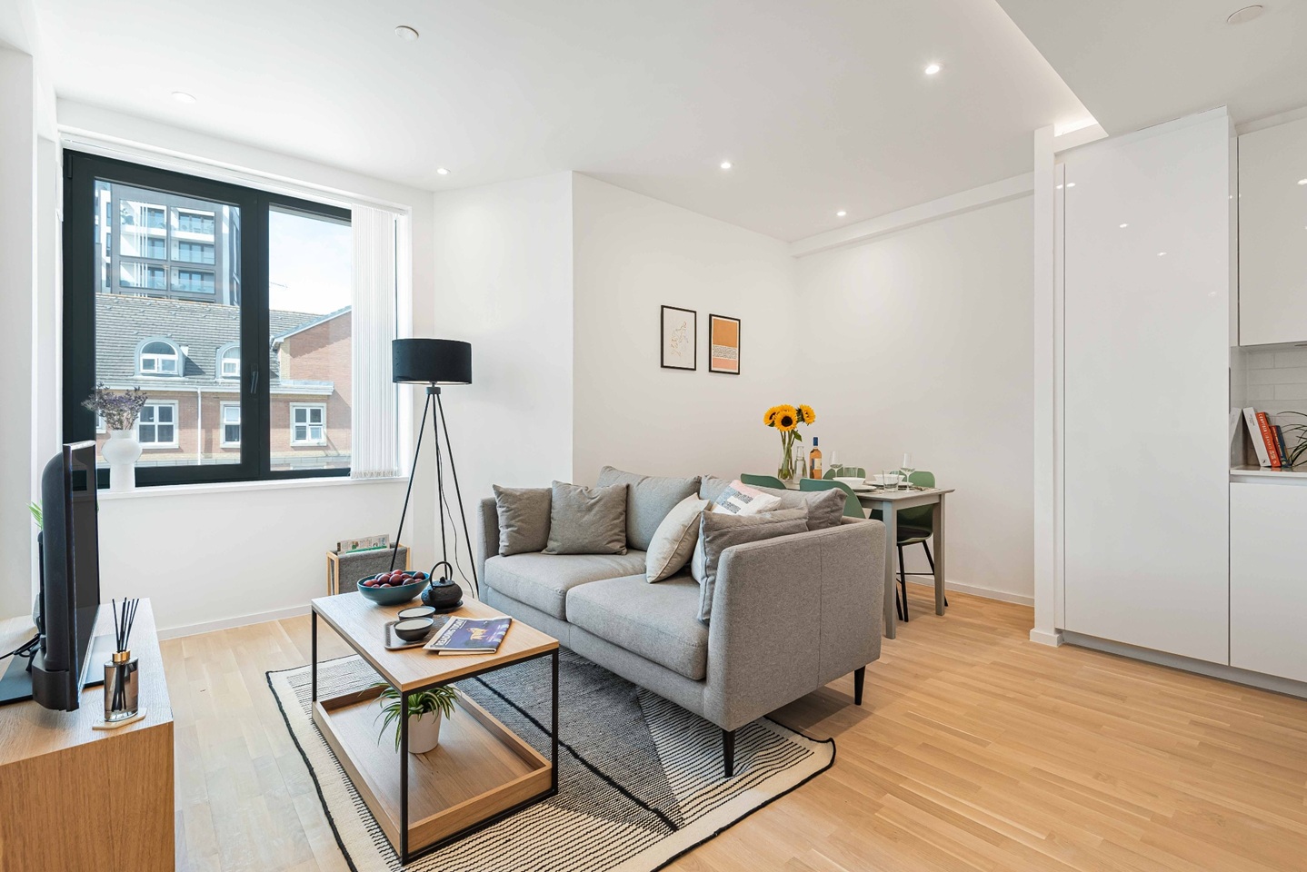 1 Bed Flat, Gravity Royal Heights, RG1, N1 7GU