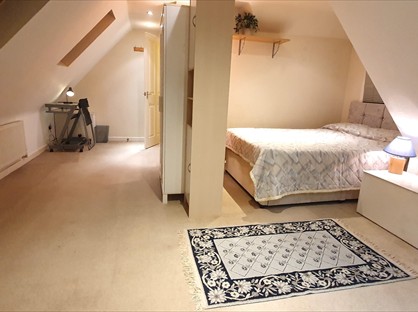 Studio Flat, High St, GU7