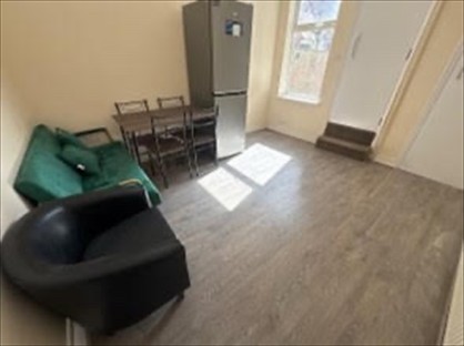 Room in a Shared House, Preston Road, B18