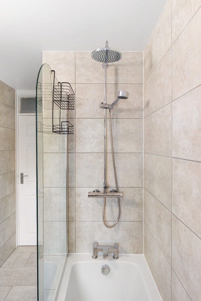 Additional image 10 of 2 Bed Flat, Barnwood Close, RG30, N1 7GU