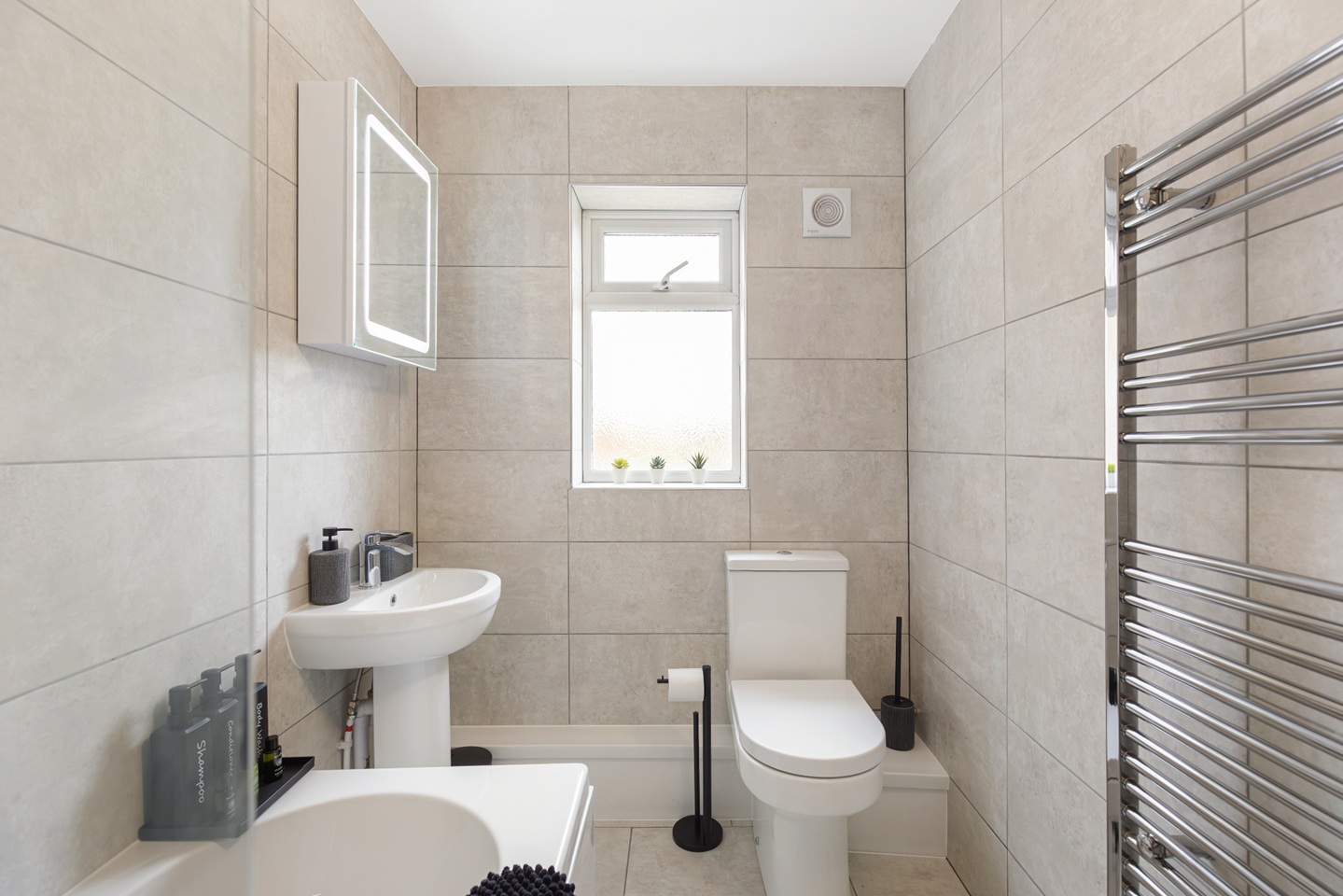 Additional image 9 of 2 Bed Flat, Barnwood Close, RG30, N1 7GU