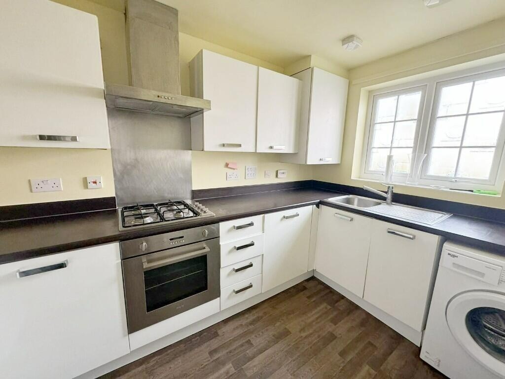 2 Bed Semi-Detached House, Horse Leaze Road, BS16, N1 7GU