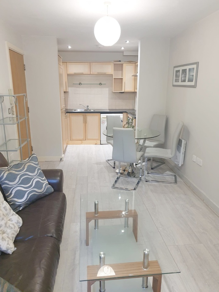 2 Bed Flat, Priory Place, CV1, N1 7GU