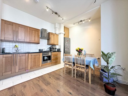 2 Bed Flat, Courcy Road, N8