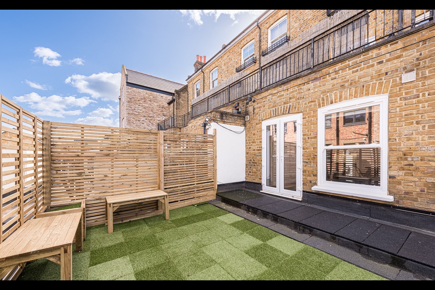 London - 2 Bed Flat, Broadway Court, SW19 - To Rent Now for £1,850.00 p/m