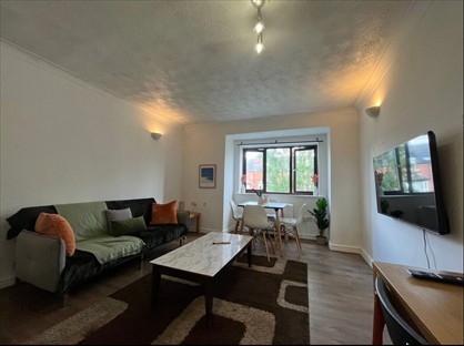 2 Bed Flat, Ladybarn Court, M14