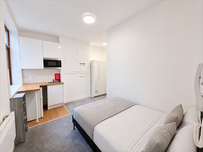Room in a Shared House, Station Road, B14