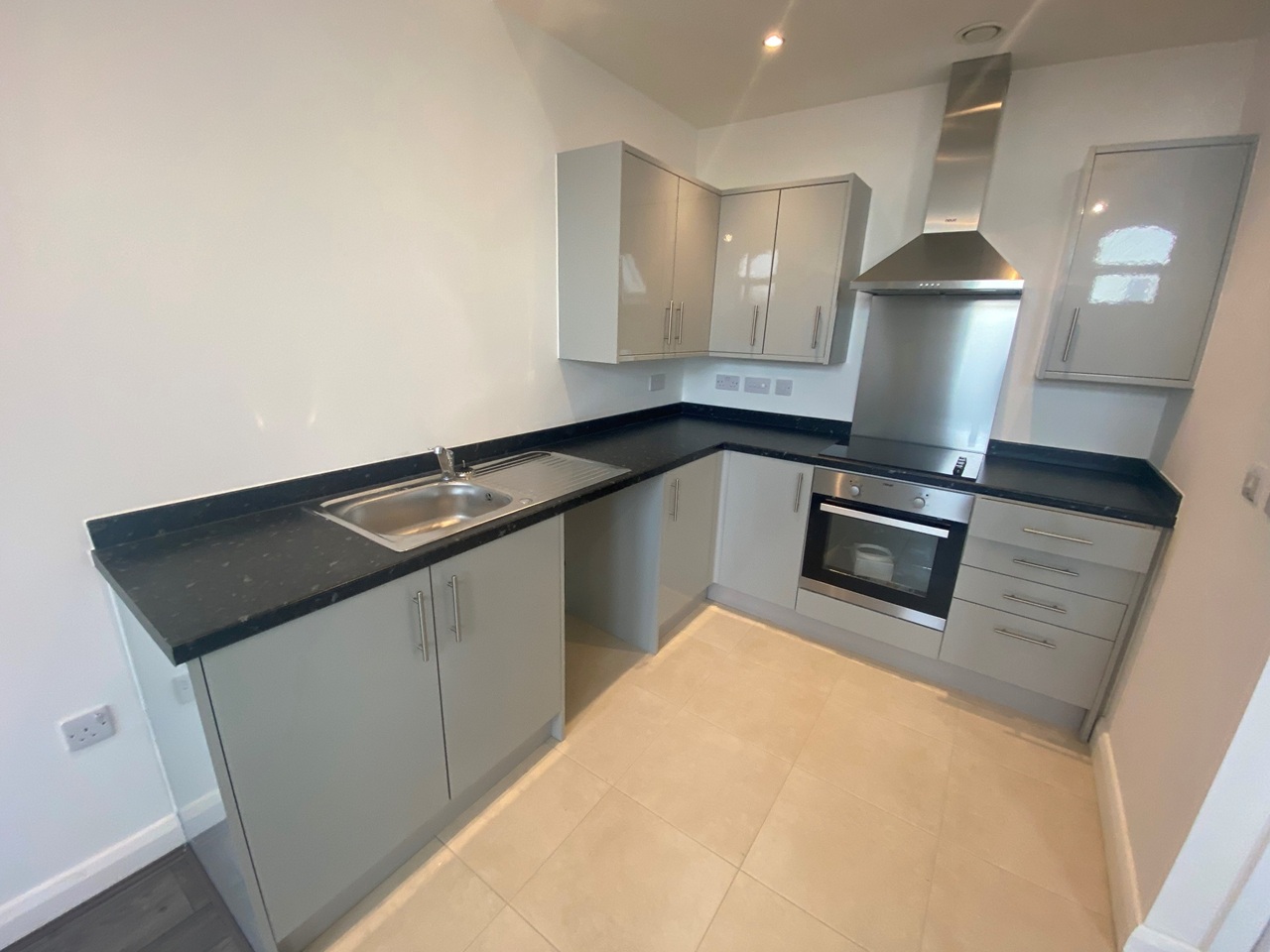 Additional image 3 of 2 Bed Flat, Queens Terrace, M7, N1 7GU