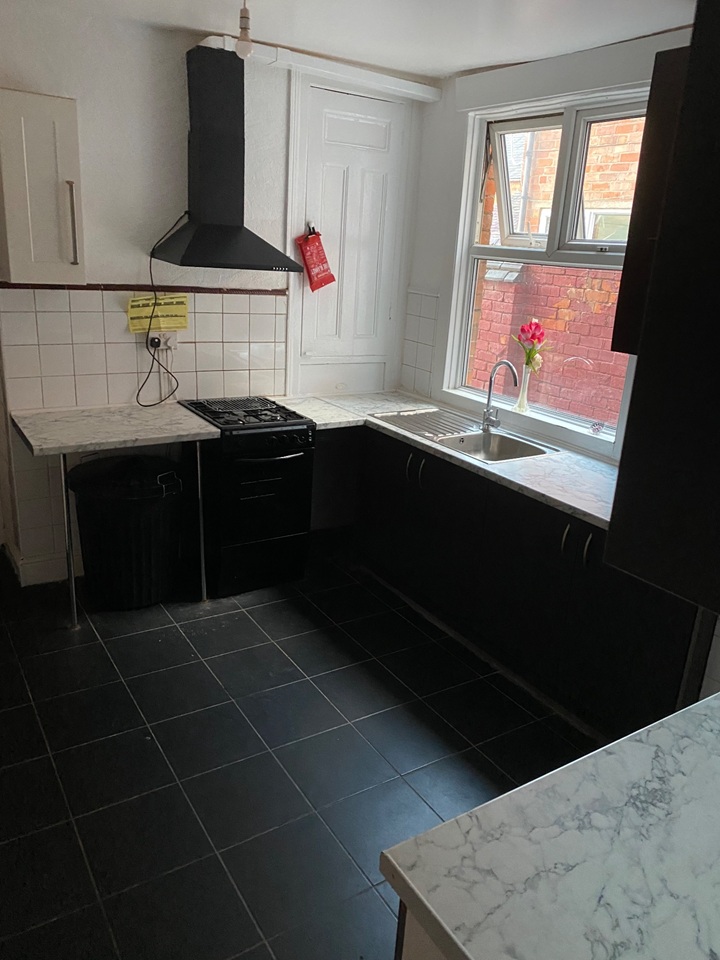 5 Bed Terraced House, East Park Rd, LE5, N1 7GU