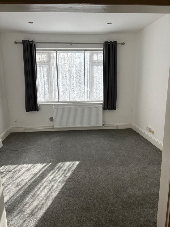 1 Bed Flat, Hanham Road, BS15 photo 4
