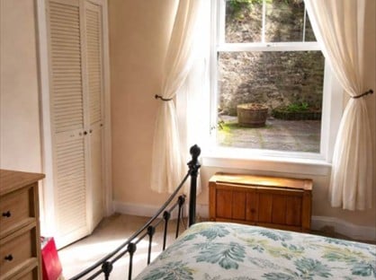 2 Bed Flat, Queen St, FK8