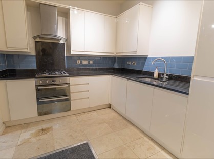 2 Bed Flat, Springhill Court, DY12