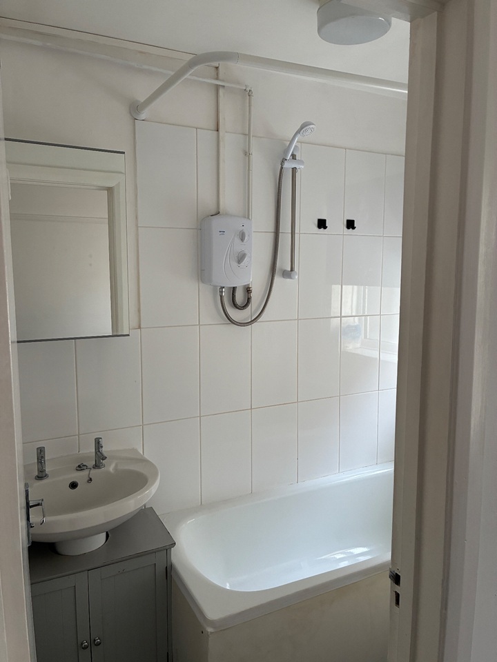 Additional image 15 of 1 Bed Maisonette, Atherley Road, SO15, N1 7GU