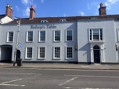 3 Bed Flat, West Street, GU9