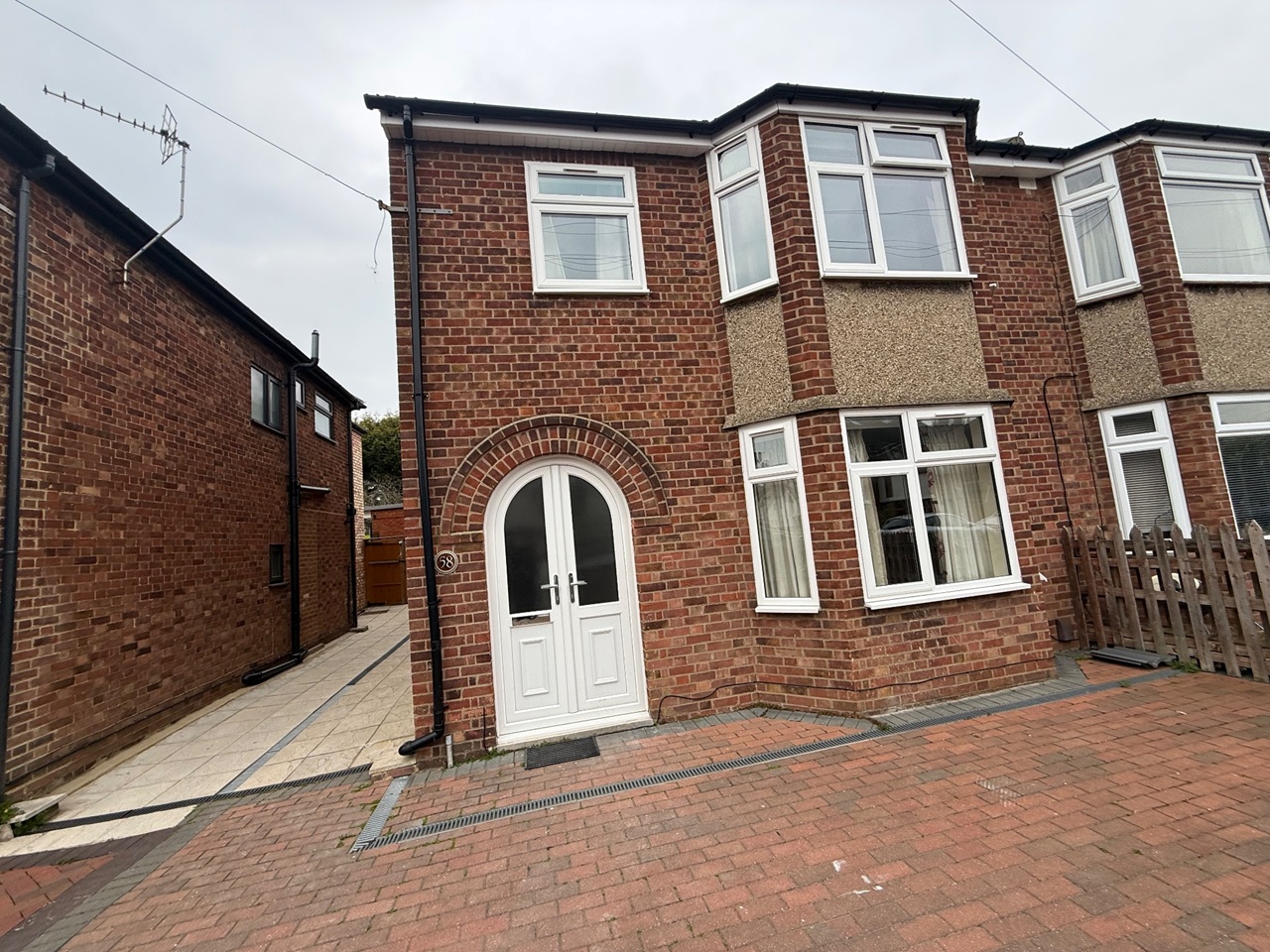 6 Bed Semi-Detached House, Elfleda Road, CB5, N1 7GU