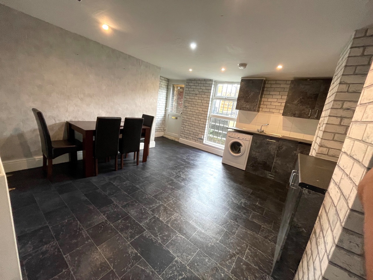 2 Bed Terraced House, Colwyn Road, LS11, N1 7GU