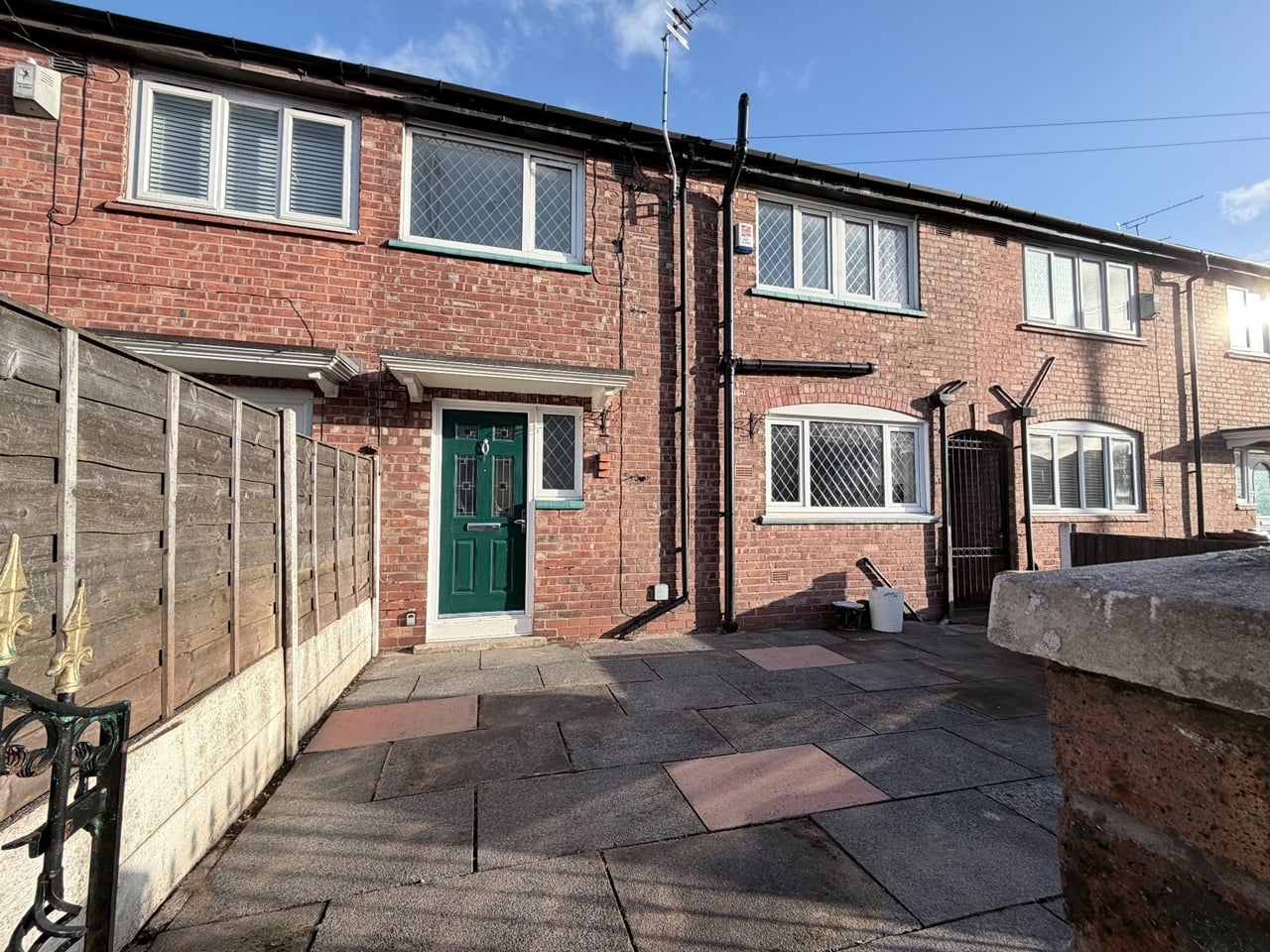 3 Bed Terraced House, Surbiton Road, M40, N1 7GU