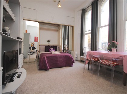 Studio Flat, Kensington Gardens Square, W2