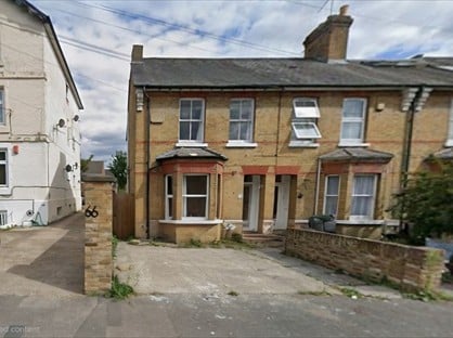 Studio Flat, Hencroft St South, SL1