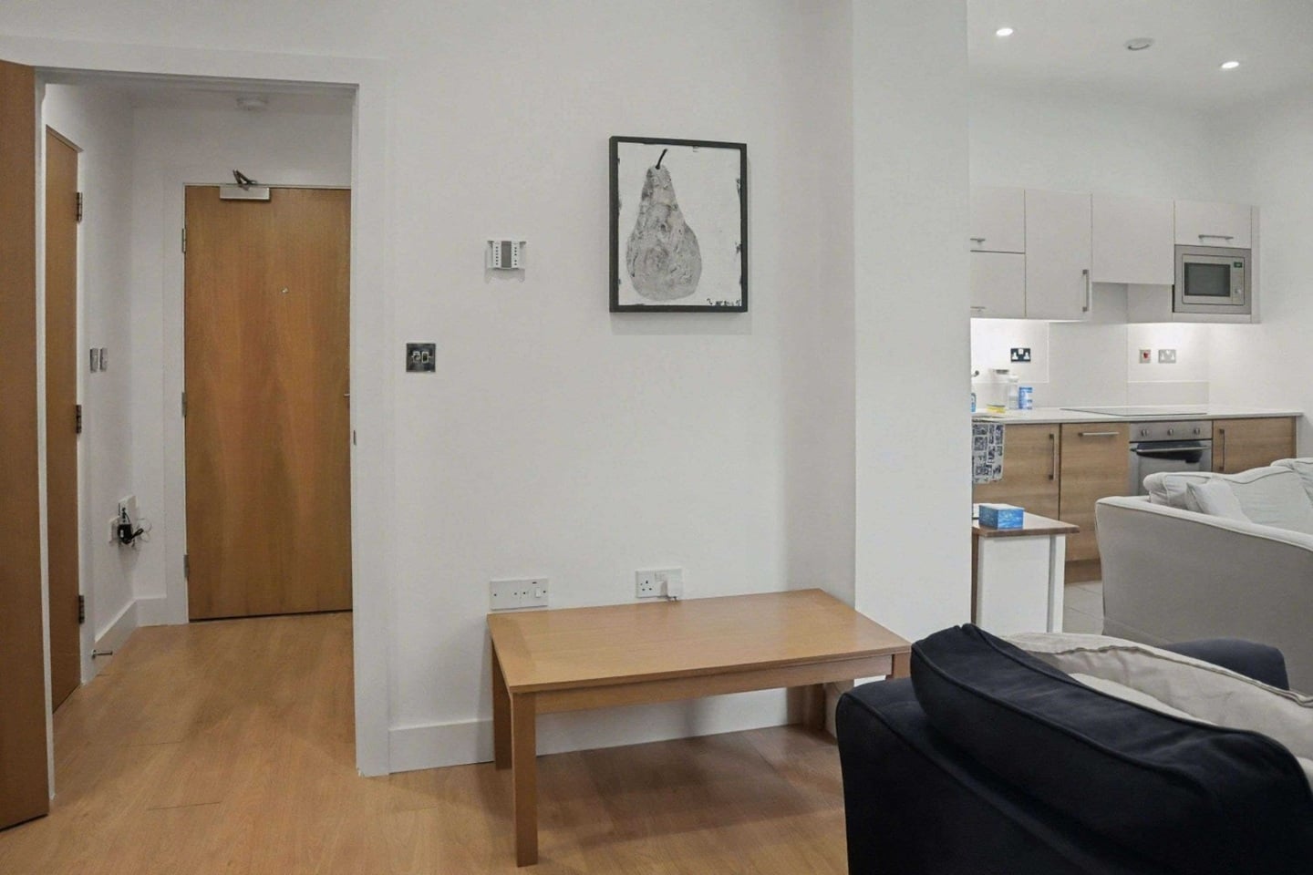 1 Bed Flat, Cornell Square, SW8 photo 5