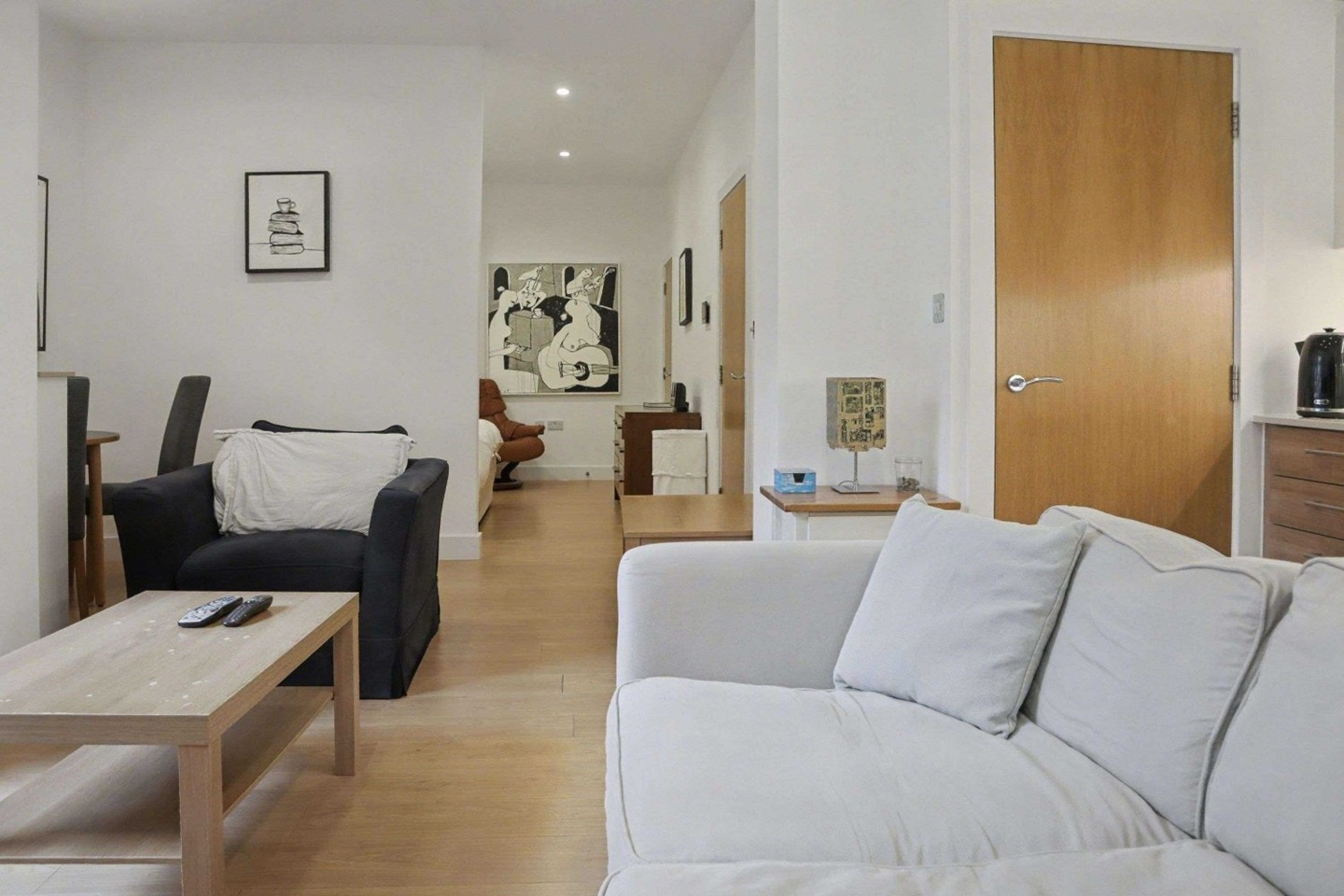 1 Bed Flat, Cornell Square, SW8 photo 3