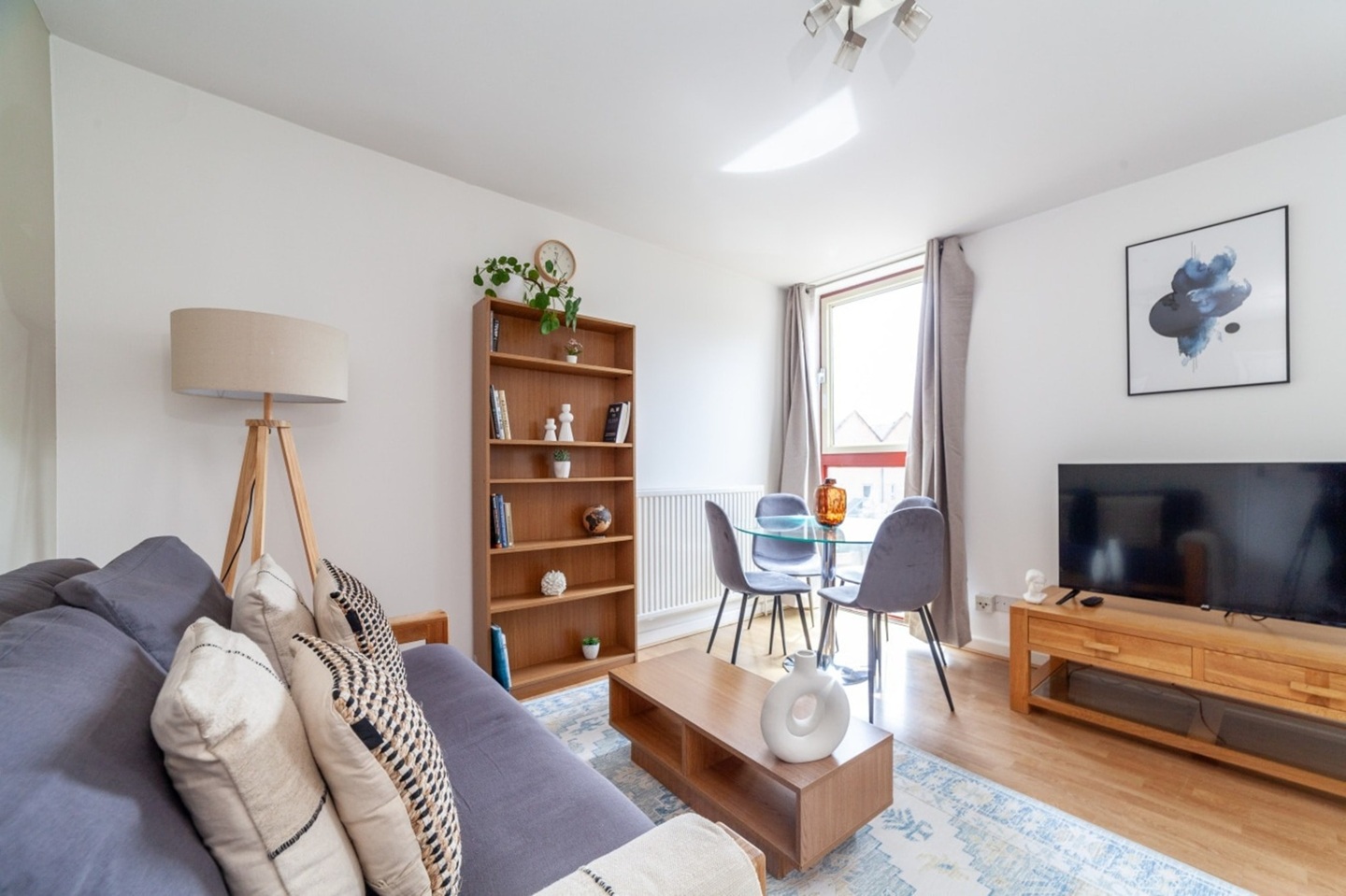 1 Bed Flat, Discovery Walk, E1W, N1 7GU