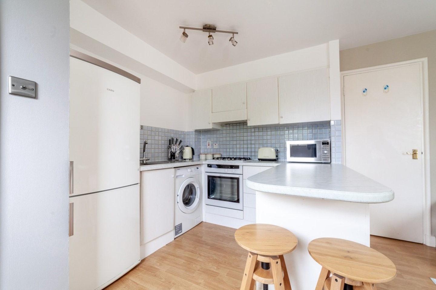 Additional image 3 of 1 Bed Flat, Discovery Walk, E1W, N1 7GU