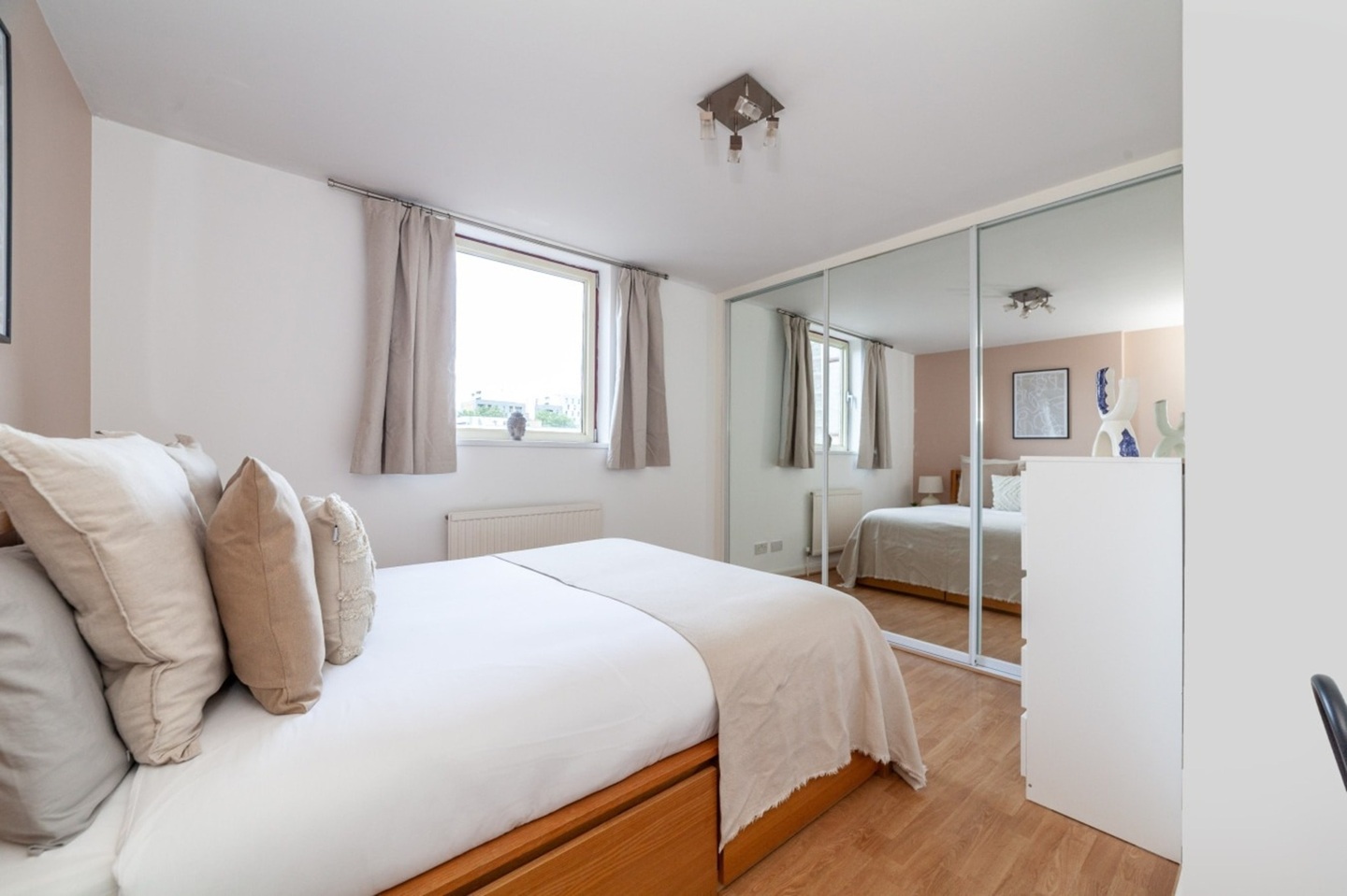 Additional image 10 of 1 Bed Flat, Discovery Walk, E1W, N1 7GU