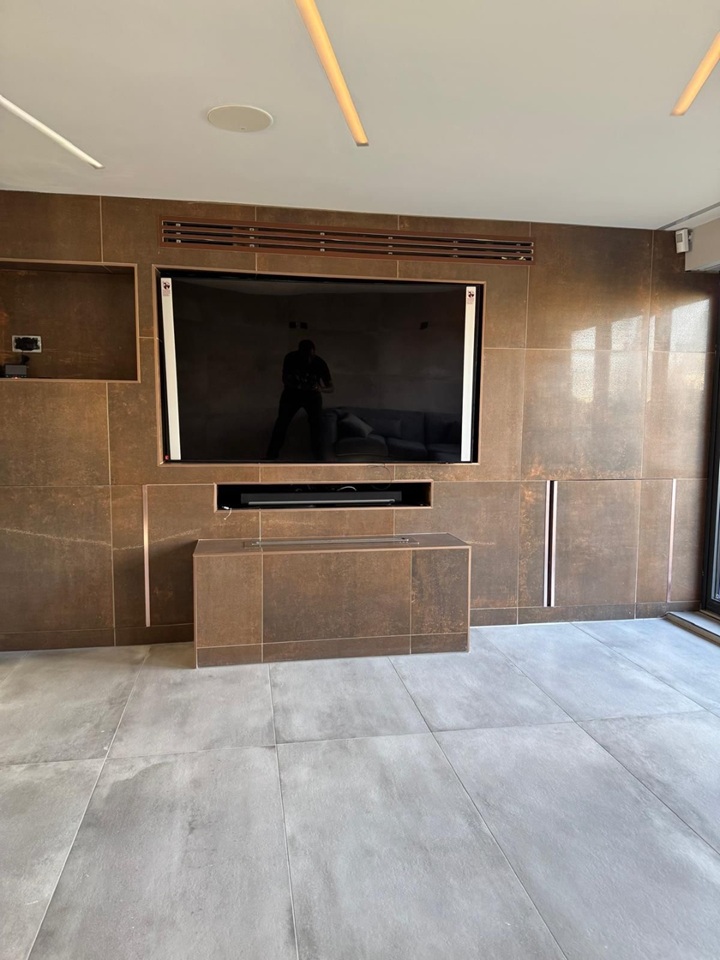 Additional image 6 of 2 Bed Penthouse, Royal Arch, B1, N1 7GU