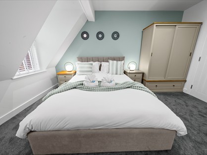 Room in a Shared Flat, College St, TA8