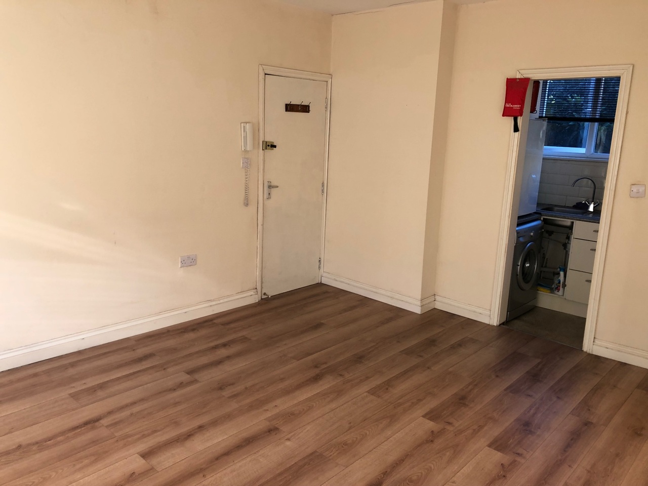 Studio Flat, Lawford St, BS2, N1 7GU