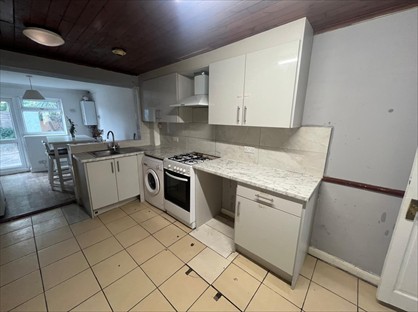5 Bed Semi-Detached House, Harlington, UB3