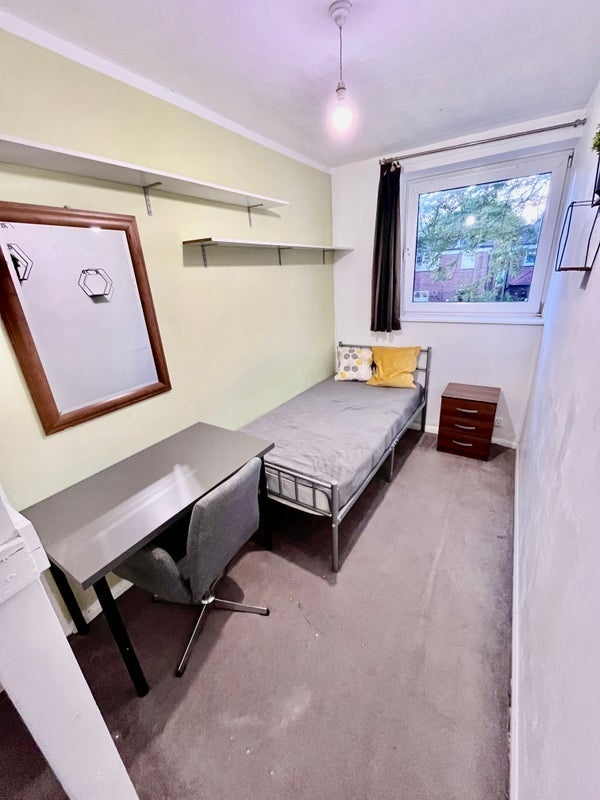 Room in a Shared House, London Uk, SE16, N1 7GU