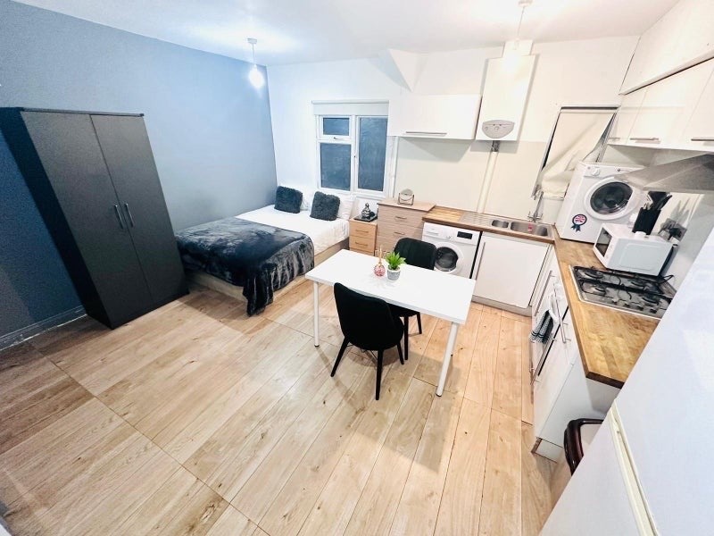 Studio Flat, Kilburn High Road, NW6, N1 7GU