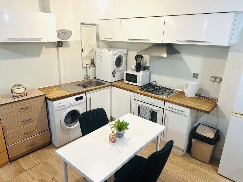 Additional image 3 of Studio Flat, Kilburn High Road, NW6, N1 7GU