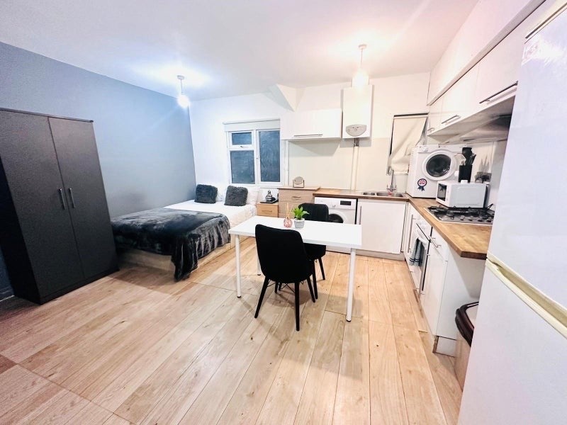 Additional image 4 of Studio Flat, Kilburn High Road, NW6, N1 7GU